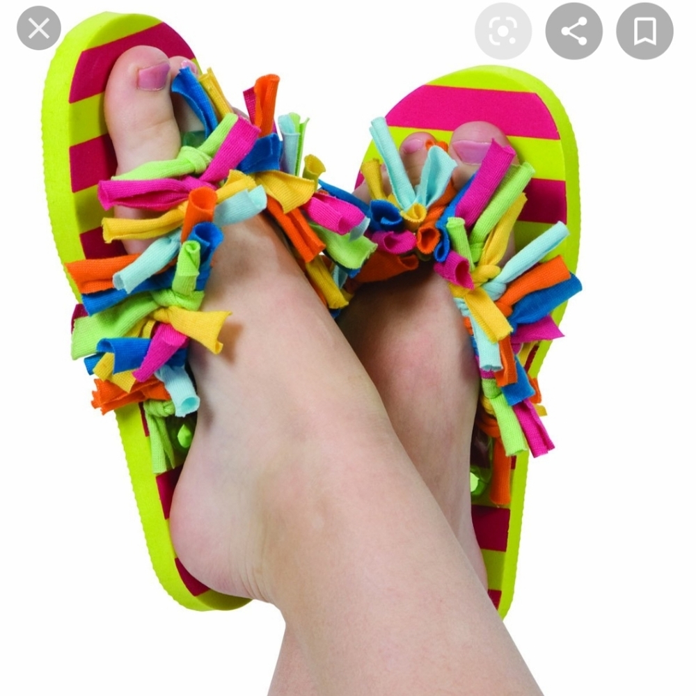NEW Alex fringy flops flip flops